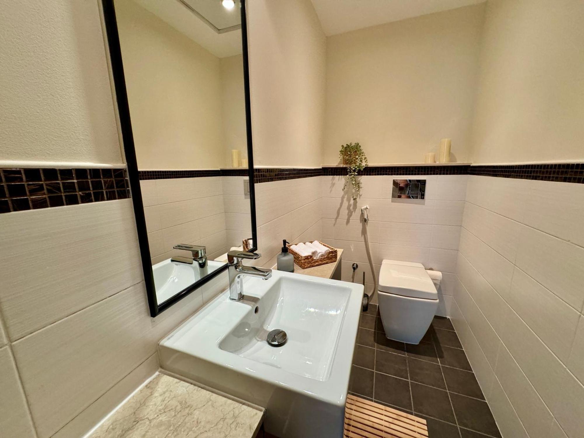 Beautiful And Modern 1br In Marina With Sea View Apartment